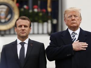 الرئيس الفرنسي ايمانويل ماكرون (يسار) ونظيره الاميركي دونالد ترامب

