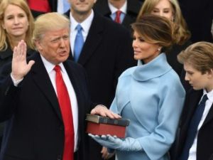 الرئيس الأميركي دونالد ترامي خلال حفل تنصيبه في واشنطن في 20 كانون الثاني/يناير 2017

