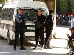 أفراد أمن في موقع تفجير بتونس العاصمة
