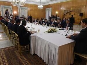 رئيس الوزراء التونسي يوسف الشاهد مجتمعا بممثلي المؤسسات الدولية المانحة
