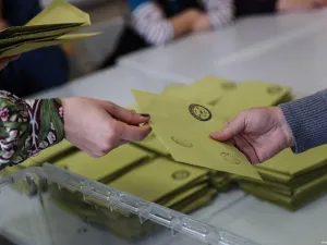 لجنة الانتخابات باسطنبول تأمر بإعادة فرز الأصوات في 15 دائرة أخرى