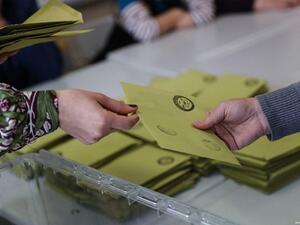 لجنة الانتخابات باسطنبول تأمر بإعادة فرز الأصوات في 15 دائرة أخرى