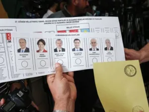 انتهاء التصويت بانتخابات تركيا ومرشح المعارضة يحذر من تزوير محتمل