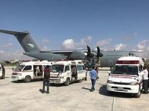 طائرة عسكرية تركية لحمل مصابين صوماليين لنقلهم إلى تركيا لتلقي العلاج في مطار بمقديشو

