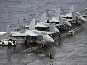 مقاتلات على متن حاملة الطائرات جورج بوش في قاعدة نورفولك
