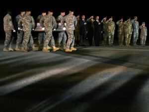 وصول جثامين ثلاثة جنود من القوات الخاصة الاميركية قتلوا في 04 تشرين الثاني/نوفمبر 2016 برصاص جندي اردني عند مدخل قاعدة عسكرية بجنوب عمان، الى قاعدة دوفر الجوية في الولايات المتحدة في 07 تشرين الثاني/نوفمبر 2016

