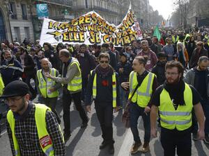 تظاهرات هادئة ل"السترات الصفر"