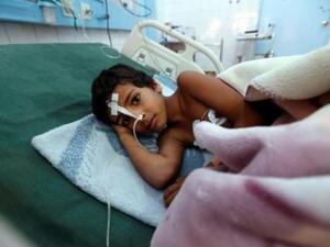 طفل يمني يعاني من الخناق في مستشفى في صنعاء
