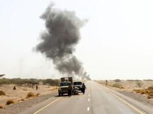 مقاتلون يمنيون موالون للرئيس اليمني عبد ربه منصور هادي في مدينة الخوخة التي تمت استعادتها من الحوثيين في غرب اليمن

