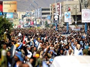 يمنيون يتظاهرون في صنعاء للتنديد باستمرار الحصار 