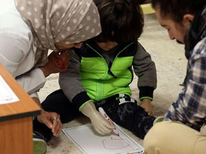 The clinic provides 3D-printed limbs for amputees and disabled children like three-year-old Rowayd, using her new prosthetic arm. (AFP Photo)