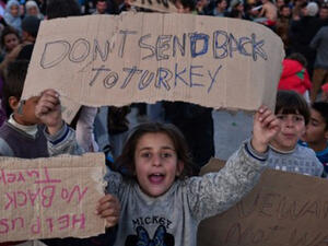 Child refugees protest on the Greek island of Chios, April 3, 2016. (AFP/Louisa Gouliamaki)