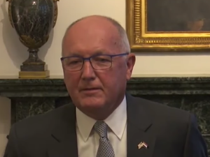 Peter Hoekstra had claimed in 2015 that the “Islamic Movement” in the Netherlands was behind “politicians being burned" (Youtube)