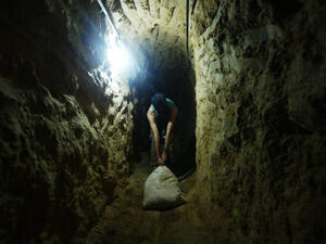 تم استكمال بناء 4 كيلومترات من الجدار التحت أرضي، وحتى أواخر 2018 