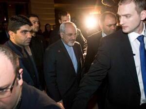 Iranian Foreign Minister Mohammad Javad Zarif arrives at hotel in Geneva November 8, 2013, following his meeting wit U.S Secretary of  State John Kerry and European Union foreign policy chief Catherine Ashton. [REUTERS]
