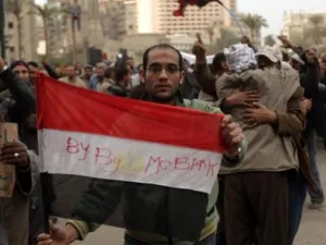 الانفجار يأتي في ظل استمرار تظاهرات حاشدة تطالب برحيل ارئيس المصري-أ.ف.ب