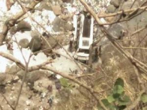  انزلاق حافلة ركاب وسقوطها في نهر بولاية هيماشال براديش في الهند