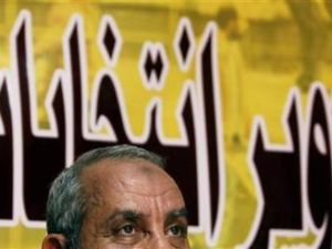 محمد بديع المرشد العام لجماعة الاخوان المسلمين في مؤتمر صحفي في القاهرة