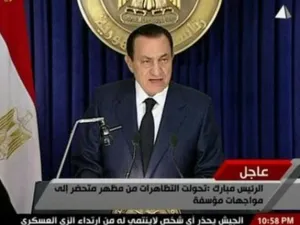 مبارك خلال القائه خطابه مساء الاثنين