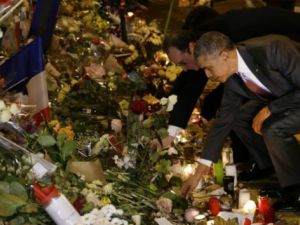 وقف العديد من القادة الدوليين من بينهم اوباما ورئيسة تشيلي ميشيل باشليه ورئيس وزراء اليابان شينزو آبي امام مسرح باتاكلان 