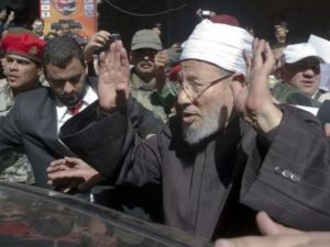 القرضاوي يلقي خطبته في ميدان التحرير في القاهرة