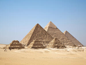 Security sources said that the Giza pyramid complex has 197 stationary monitoring cameras and moving radars which ensure the security of the venue. (Wikipedia)
