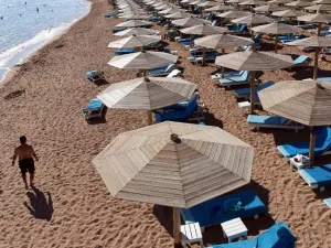 Egypt’s tourism industry, a vital source of foreign currency, has been hit hard following a series of crises in recent months. (File photo)