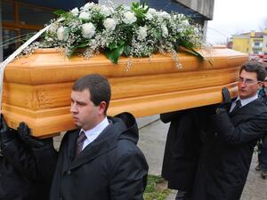 Mourners carry the coffin of Giulio Regeni, a Cambridge University PhD student who was found dead after disappearing in Cairo last month. February 12, 2016. (AFP/File)
