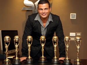 Amr Diab and his record-breaking seven World Music Awards (Wikimedia Commons)
