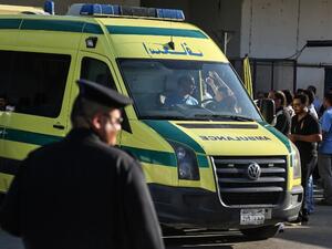  An ambulance transporting wounded Egyptians arrives at a hospital in Cairo's northern suburb of Shubra on May 26, 2017, following an attack in which 28 Coptic pilgirms were gunned down following a visit to a monastery (Mohamed El-Raai / AFP)