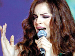 الفنانة آمال ماهر