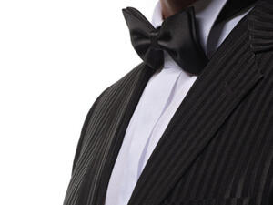 بدلة العريس... دليل أناقة الرجل في يوم الزفاف