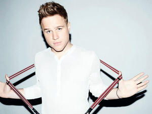 Olly Murs is "snap his suspenders" happy to be heading to Dubai for a Valentine's Day gig (Image: Facebook)