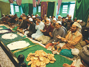 الدعاء عند بداية الطعام وبعد الفراغ منه