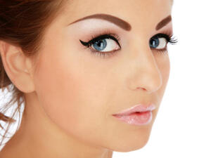 الحواجب... سِر جاذبيتك في يوم زفافك