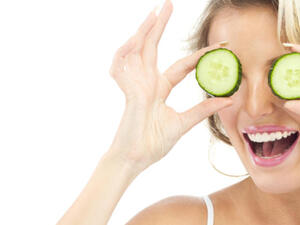 حلول للحد من انتفاخ العينين في الصباح الباكر