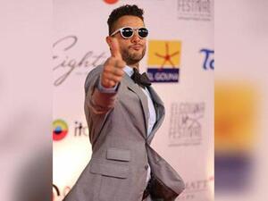 No no. You should be putting-up two fingers. (Ahmed El-Fashawy)