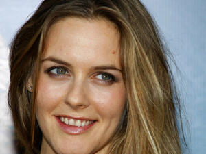 Alicia Silverstone, shepherd's queen. (Tinseltown / Shutterstock.com)