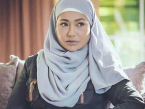 Leila plays a role of a woman who wears Hijab in her new movie "Al Tareekh Al Thari Li Kawther" (source: Instagram - @leila__alawi)