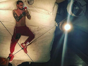 The singer snapped a shirtless short from the bed of his hotel room on Tuesday night. (Source: @liampayne - Instagram)