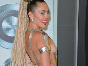 Miley Cyrus desperately tries to be edgy. (Featureflash Photo Agency / Shutterstock.com)