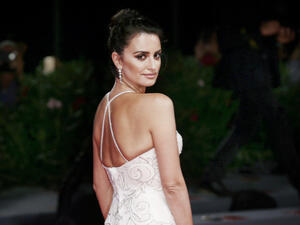 The 'Murder on the Orient Express' actress worries that kids are exposed to too much screen time without any restrictions and doesn't want her own children growing up unable to communicate with one another. (Source: Andrea Raffin - Shutterstock)