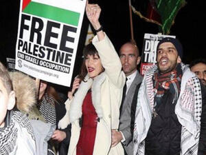 Palestinian/American model Bella Hadid didn’t just protest on her Instagram account, as she was spotted yesterday in a protest outside the US embassy in London.(Source: Instagram @le.firdaws)