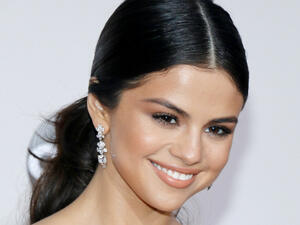 Selena Gomez smiles. (Tinseltown / Shutterstock.com)