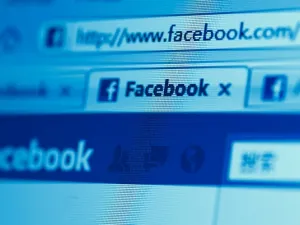 فيسبوك يفرض قيودا جديدة على الإعلانات السياسية
