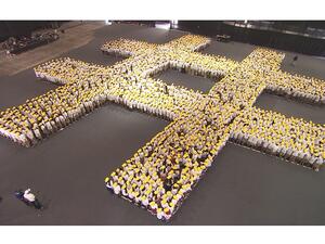 Together, the students announced the name of the winner of this year’s prize: Andria Zafirakou.