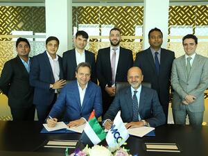 Gautam Sashittal, DMCC CEO, and Shailesh Javeri Stargems, Group Chairman, with officials during the signing ceremony. 