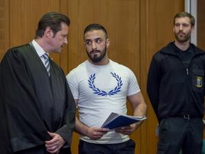 Defendant Aria L (C) talks with his lawyer Andreas Bensch as he waits for the opening of his trial at court in Frankfurt am Main, western Germany, on May 3, 2016.(AFP/Torsten Silz)