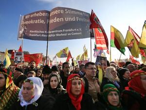 Kurds and Alevis demonstrate against the policy of Turkish President Recep Tayyip Erdogan on November 12, 2016 in Cologne, western Germany. (AFP/Oliver Berg)