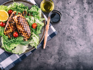 صدور الدجاج المشوي بالصلصة المكسيكية